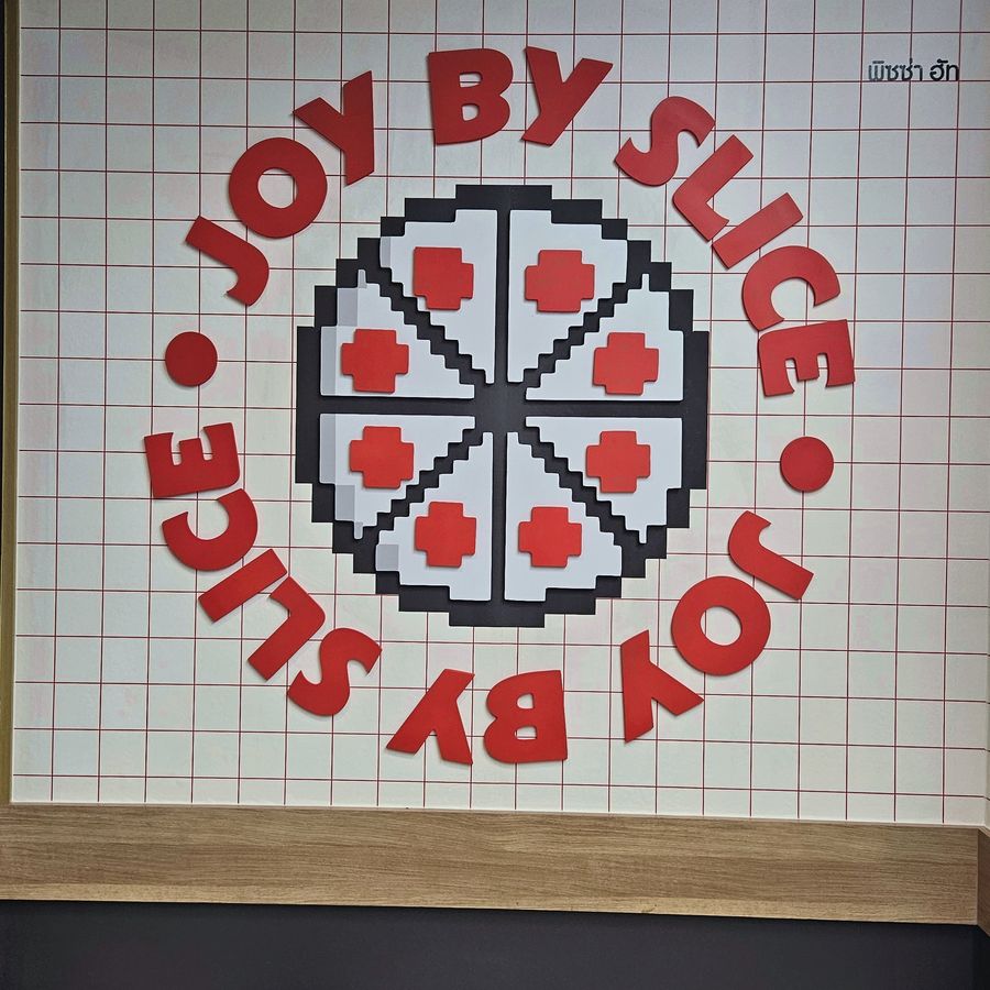 ผลงานป้ายตกแต่ง Joy By Slice ภายในร้าน Pizza Hut